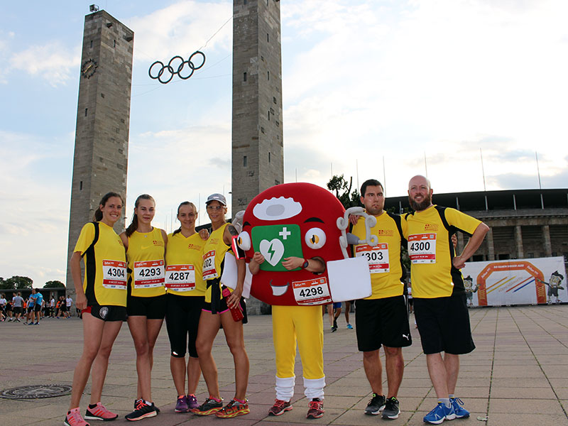 Läuferteam vor dem Olympiastadion